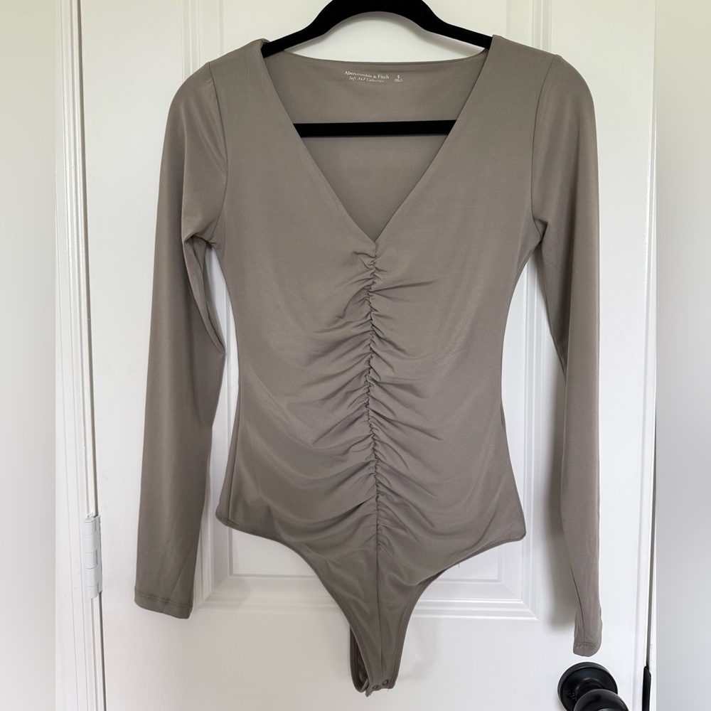 ABERCROMBIE Taupe Bodysuit